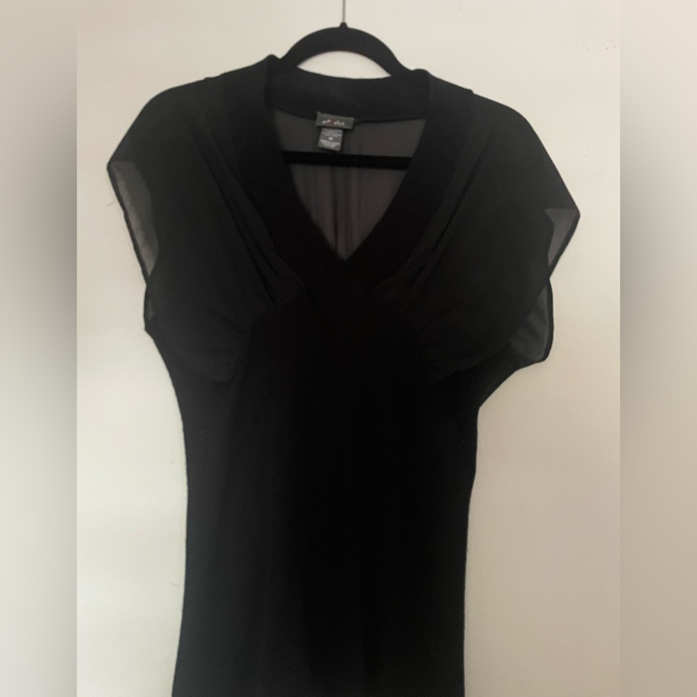 Very versatile black top